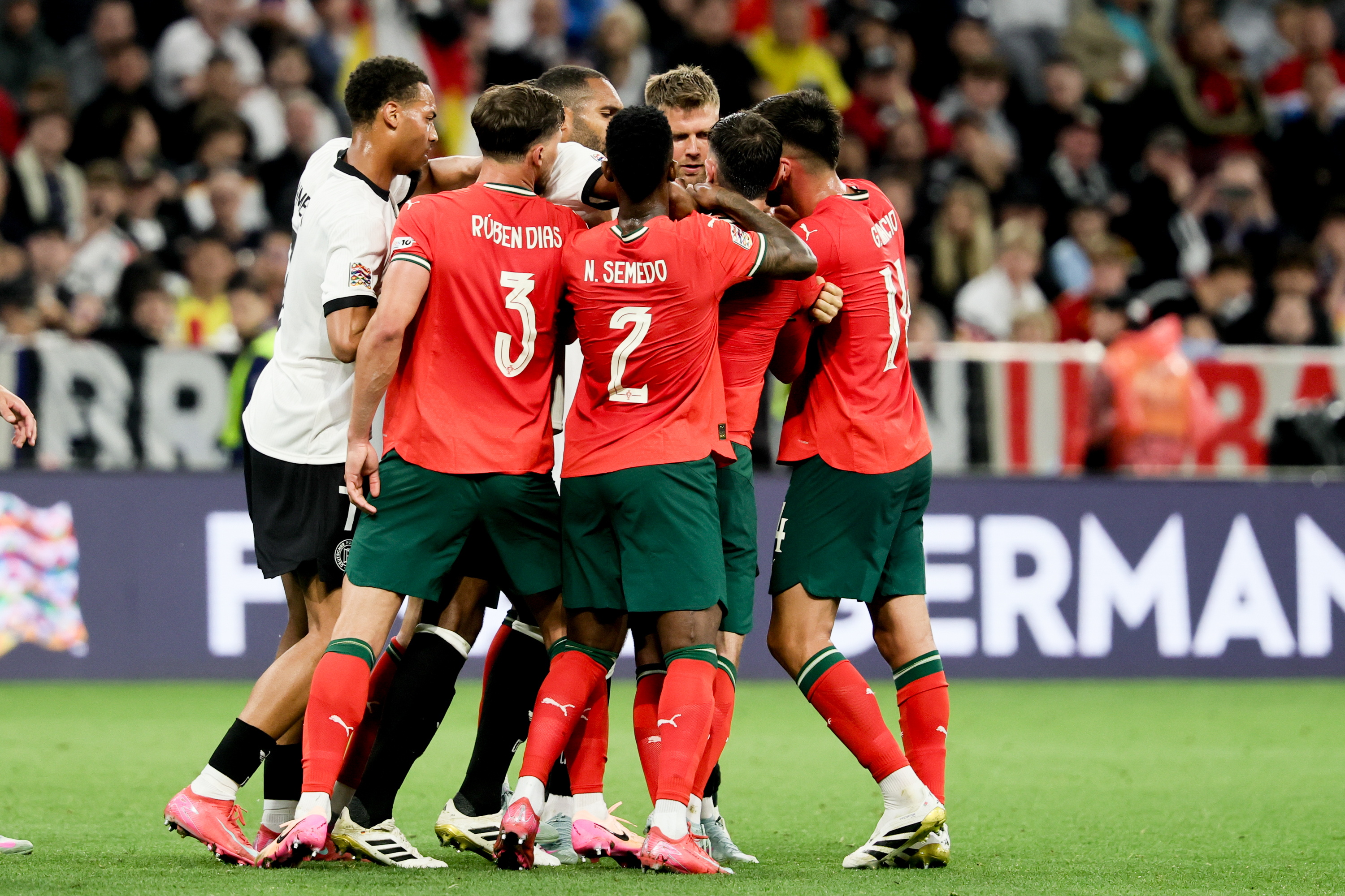 开云官网-葡萄牙国家队在欧锦赛上角逐中展现出实力的简单介绍