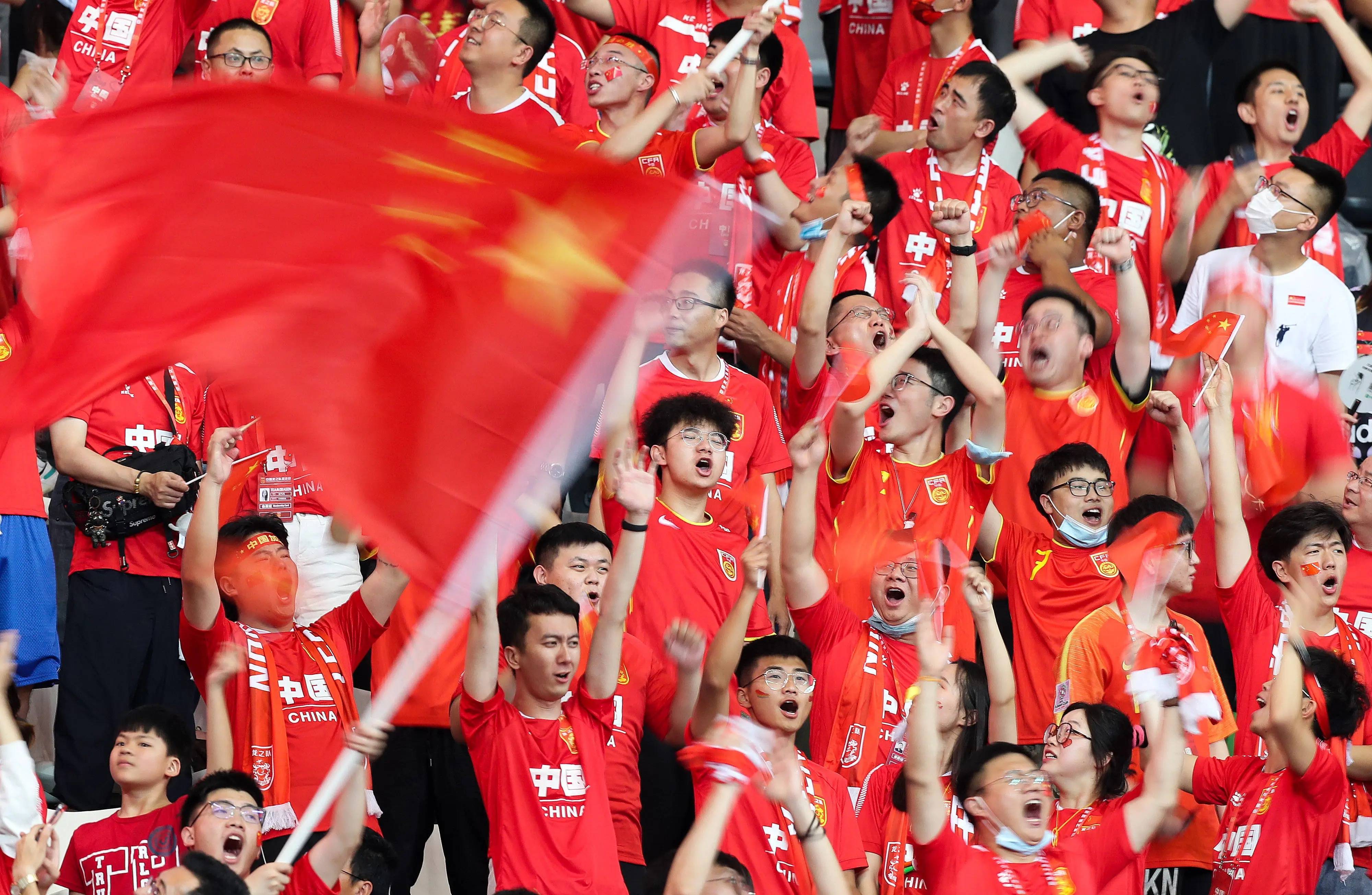 足球赛程再现紧张激烈，中国队决战冠军