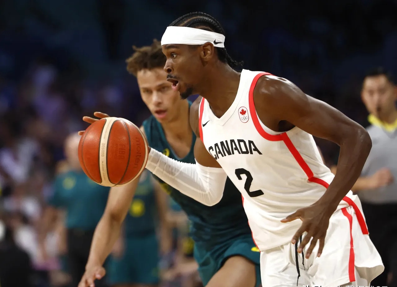 开云体育中国-加拿大篮球联赛决赛争夺：双方实力不相上下