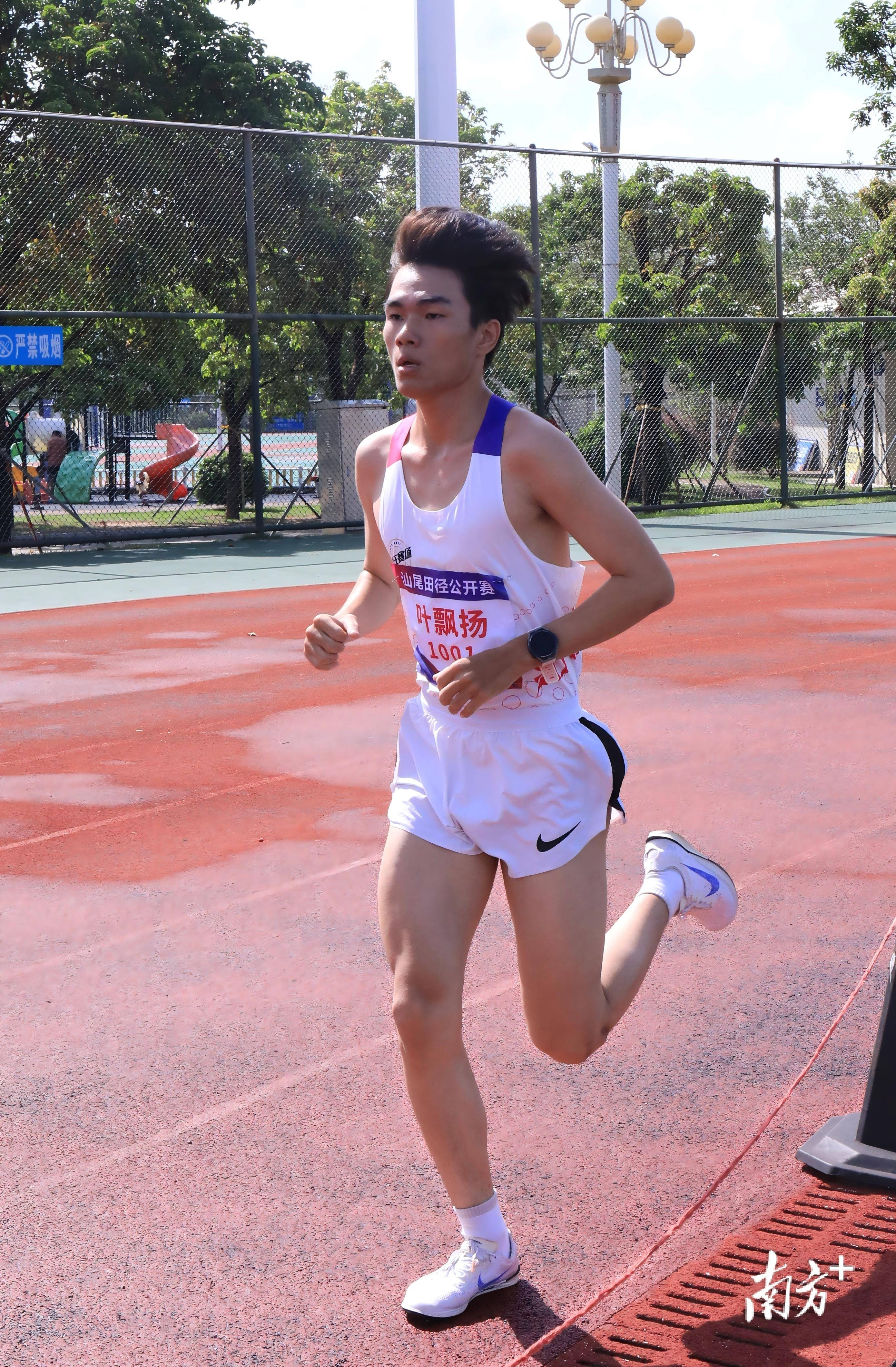 -G2力克FPX，Hanssama开启传奇时刻焦点之战半决赛，点燃全场激情的简单介绍