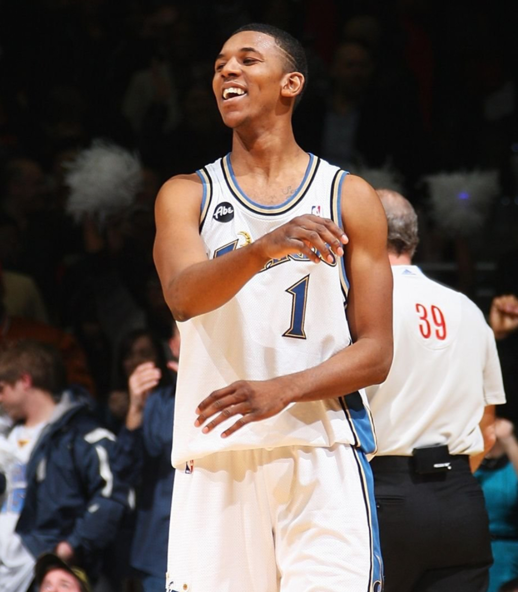 快船签下前尼克斯球员尼克-杨 快船签下前尼克斯球员尼克-杨