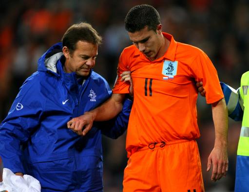 开云体育入口-王牌前锋受伤退出比赛，球队整体实力受损