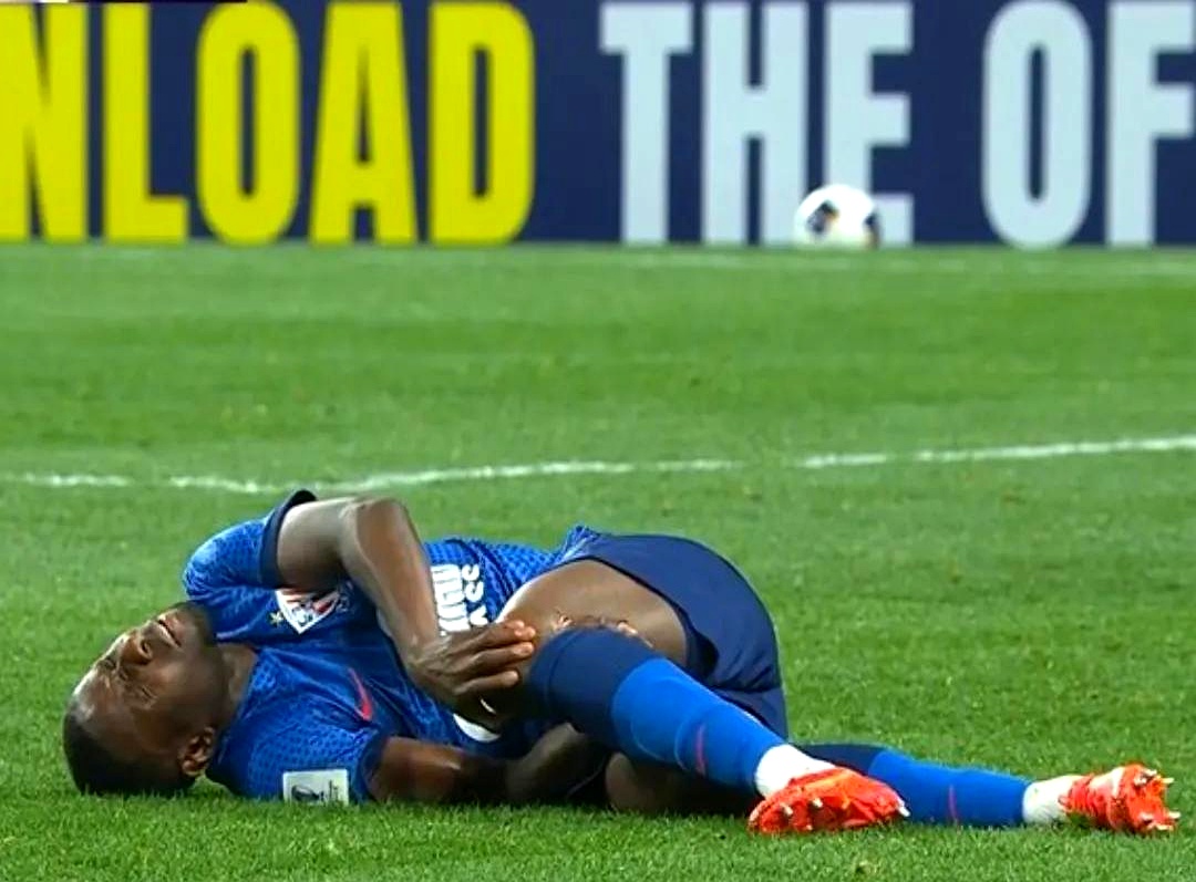 王牌前锋受伤退出比赛，球队整体实力受损