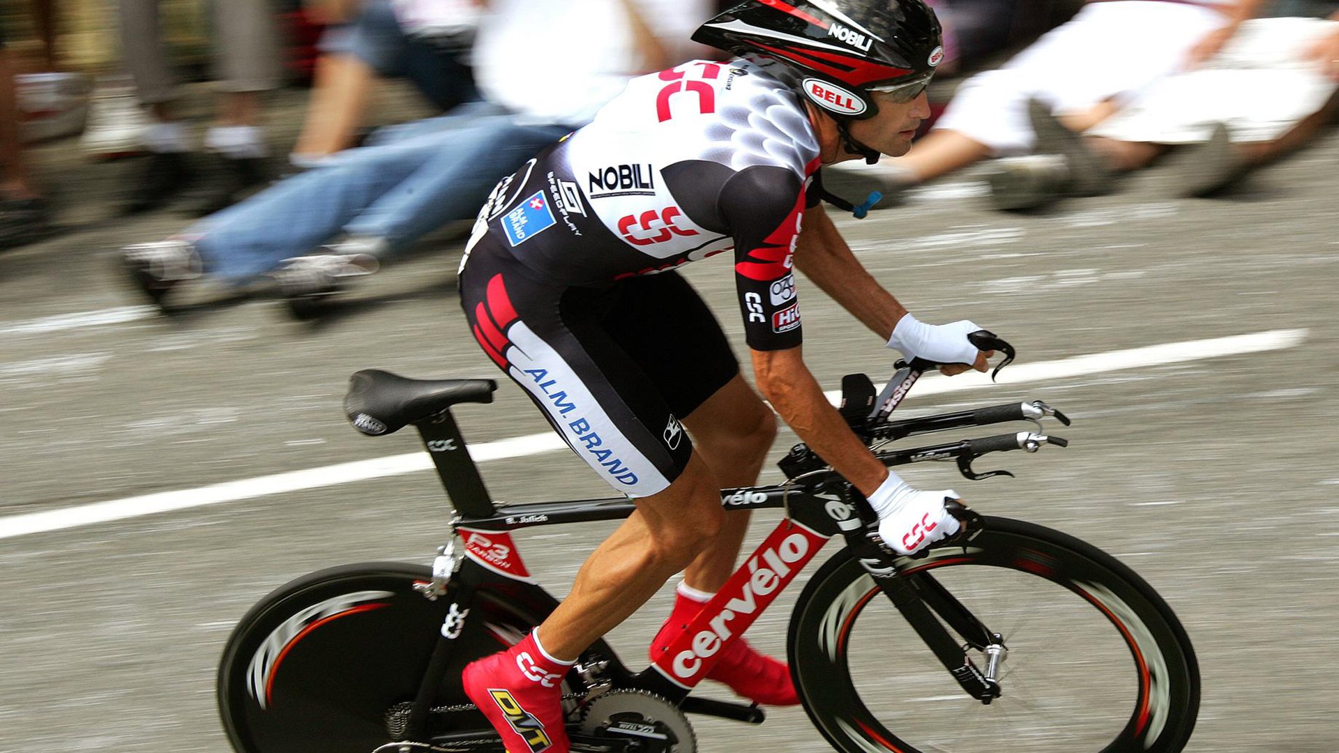 破碎时空的球靴，当莱万在平行宇宙中为拉齐奥攻破哥斯达黎加