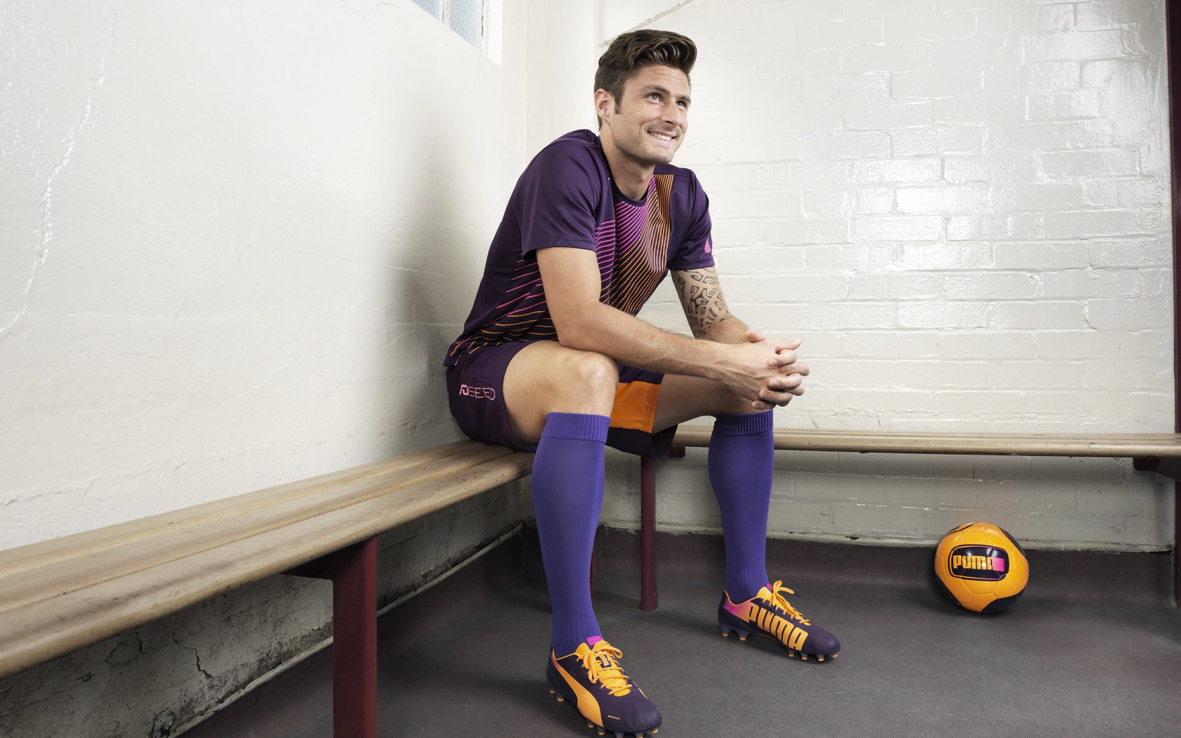 开云体育官网-冷面刺客与完美防守艺术，霍勒迪独舞引领猛龙完胜山西队